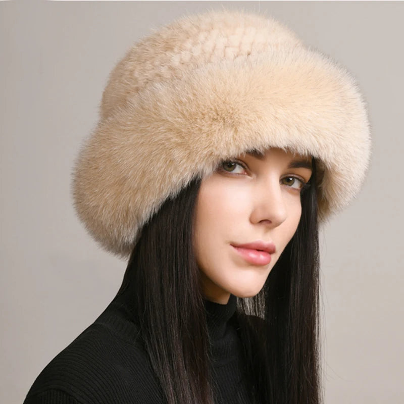 Beiger winter fur hat