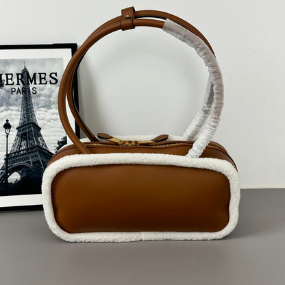 Messenger handbag